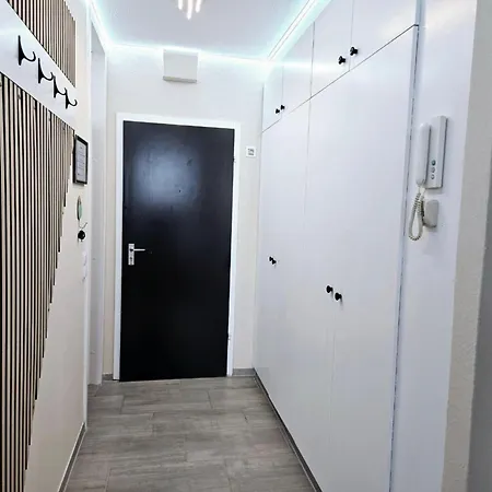 2- Zimmerwohnung In Centrum Fuer 4person Appartement
