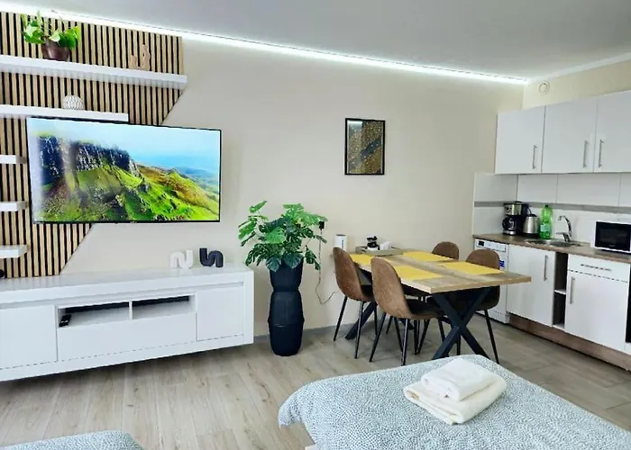 2- Zimmerwohnung In Centrum Fuer 4person アパート *