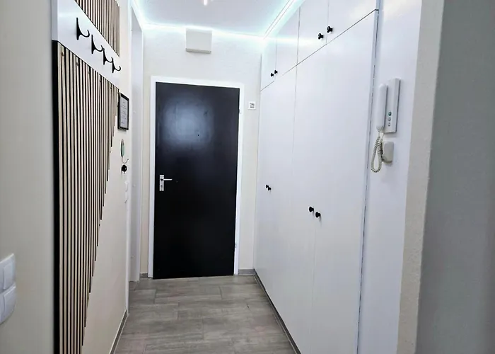 2- Zimmerwohnung In Centrum Fuer 4person Appartement